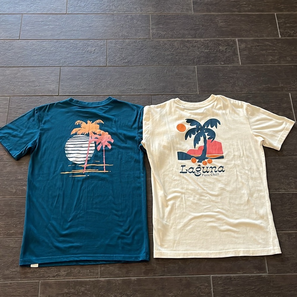 ๐ Two Laguna tees ๐ - tropical theme menโs size small - great condition - Picture 3 of 10